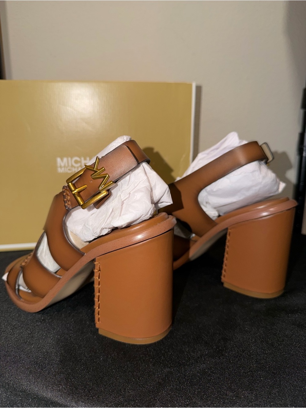 Michael Kors “RAVEN” Burnished leather block heel sandals - Picture 4 of 11